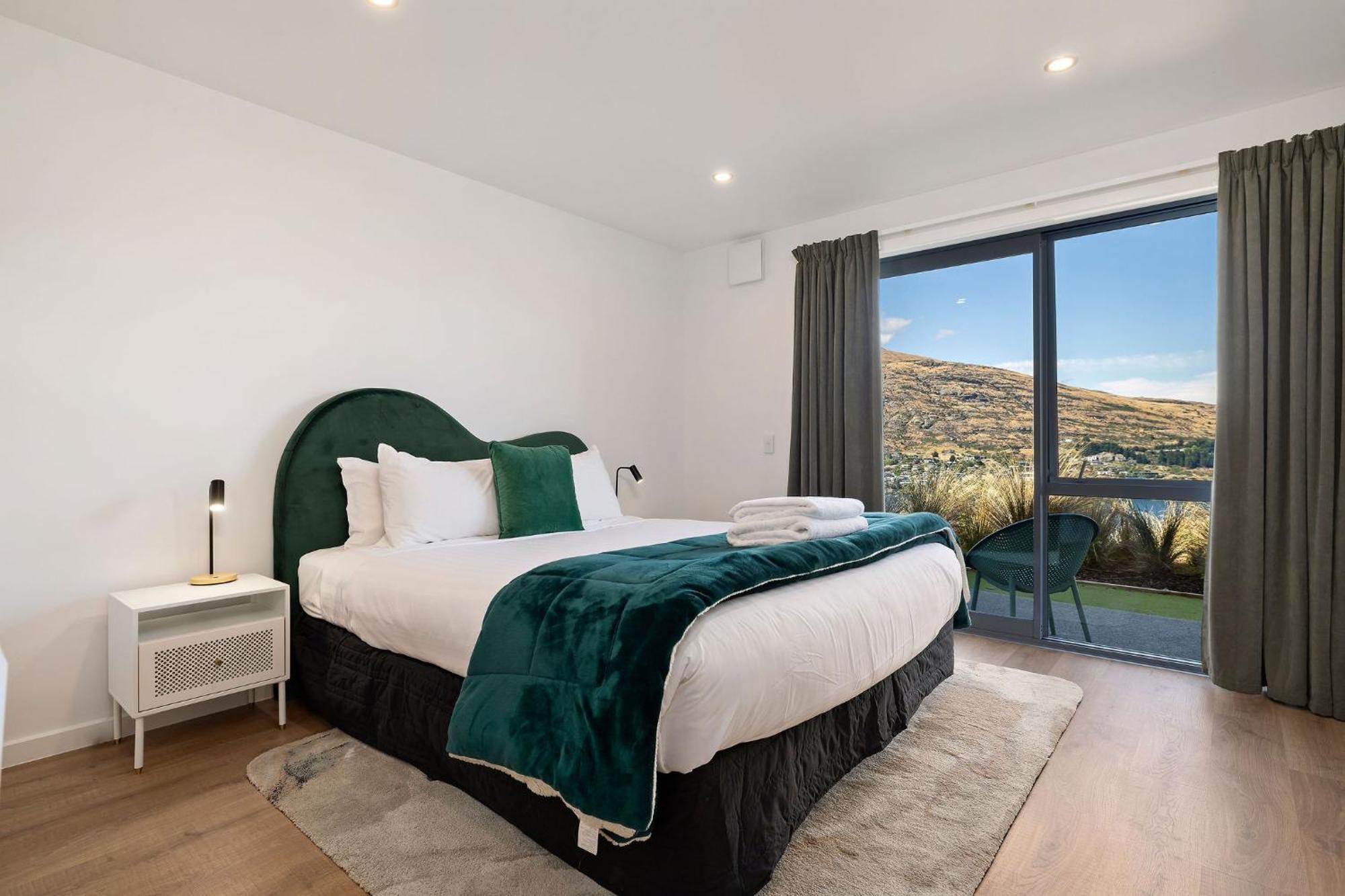 Lakeside Mountain Haven Queenstown Exterior photo